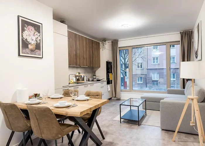 Modern Ac | Free Parking | 15 Min Center Apartment