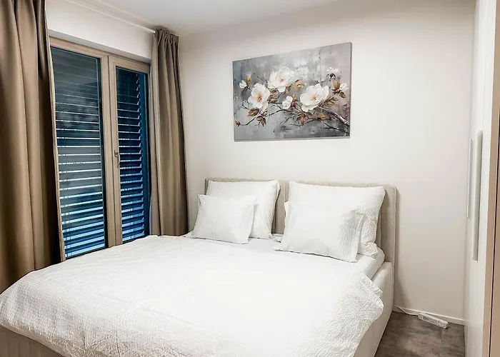Modern Ac | Free Parking | 15 Min Center Apartment
