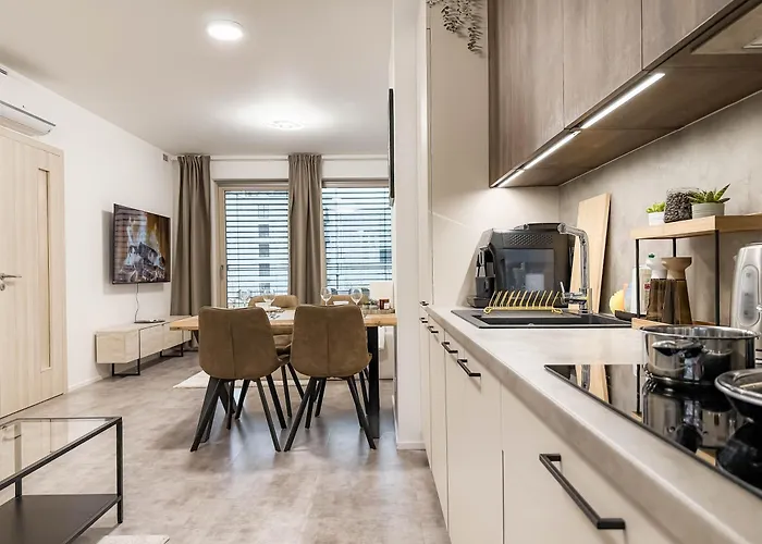 Modern Ac | Free Parking | 15 Min Center Apartment