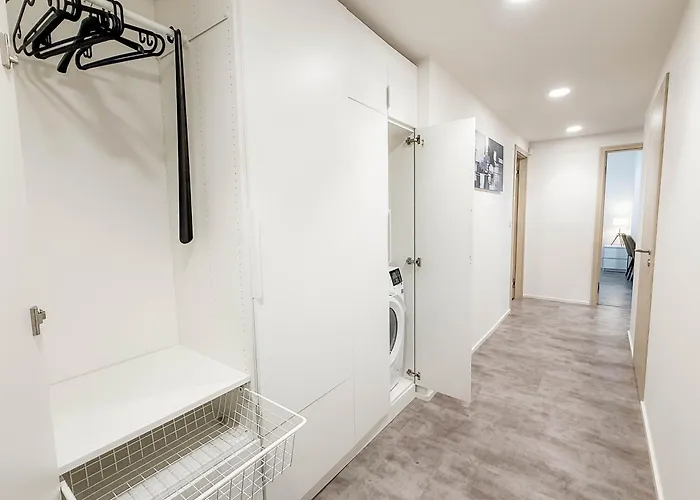 Apartment Modern Ac | Free Parking | 15 Min Center *