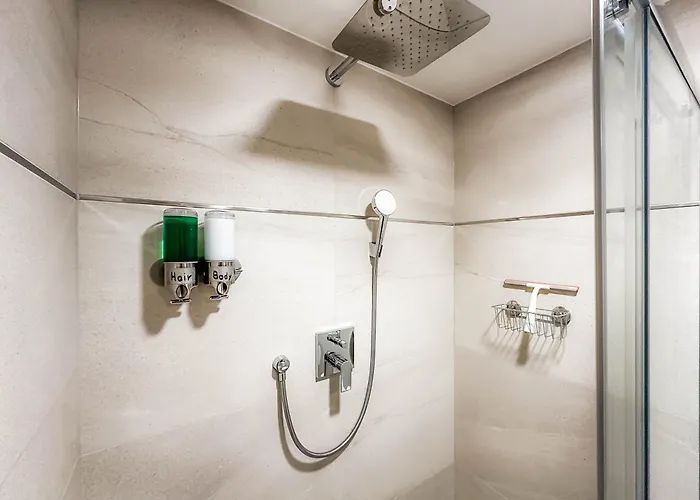 Apartment Modern Ac | Free Parking | 15 Min Center *