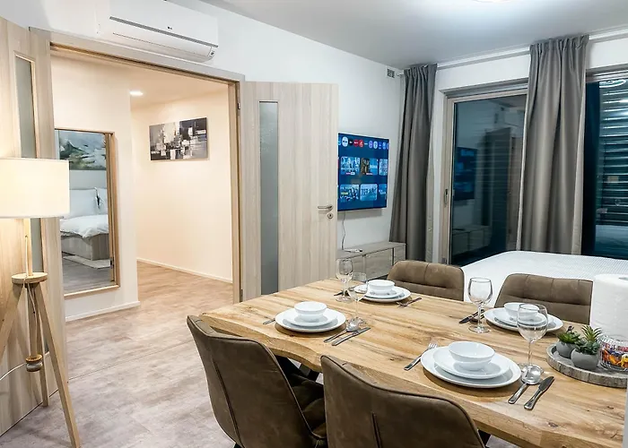 Modern Ac | Free Parking | 15 Min Center