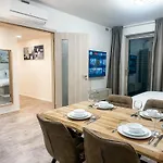 Modern Ac | Free Parking | 15 Min Center