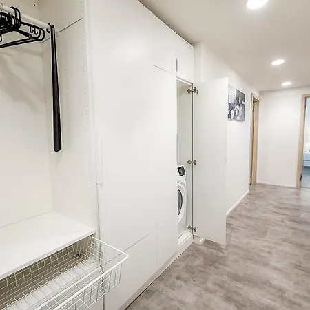 Apartment Modern Ac | Free Parking | 15 Min Center *