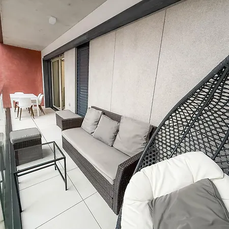 Modern Ac | Free Parking | 15 Min Center Apartment Prag