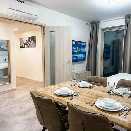 Modern Ac | Free Parking | 15 Min Center